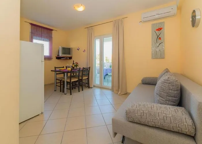 Family Friendly With A Swimming Pool Pakostane, Biograd - 16666 파코스탄